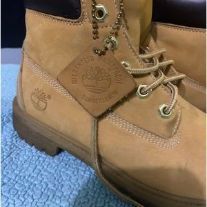 Timberland youth kids boots.